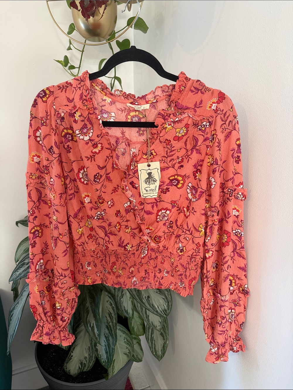 Easel Boho Feminine Floral V-Neck Crop Top - Pink